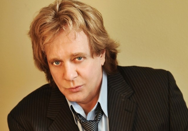 Eddie Money unplugs again at The Bear’s Den&nbsp;(2013)